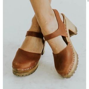 MIA abba Clogs, Tan, size 38